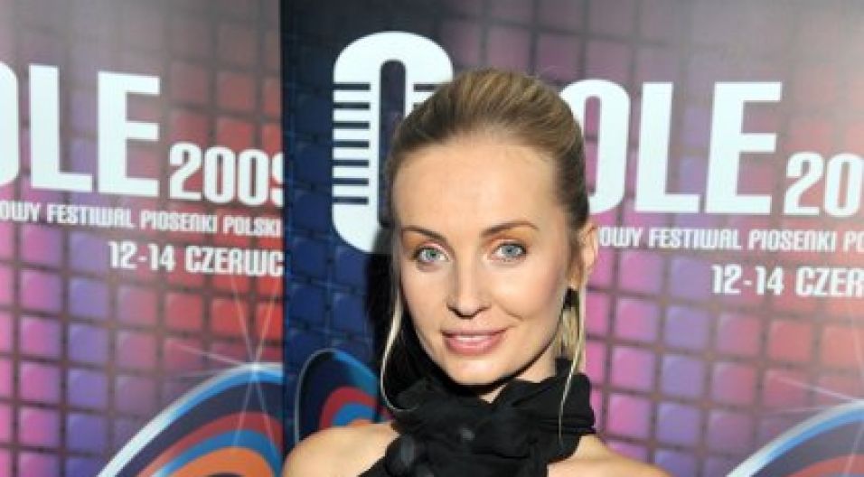 Trudno sobie wyobrazić opolską galę bez pięknej prezenterki Agnieszki Szulim-Badziak (fot. Jan Bogacz/TVP)