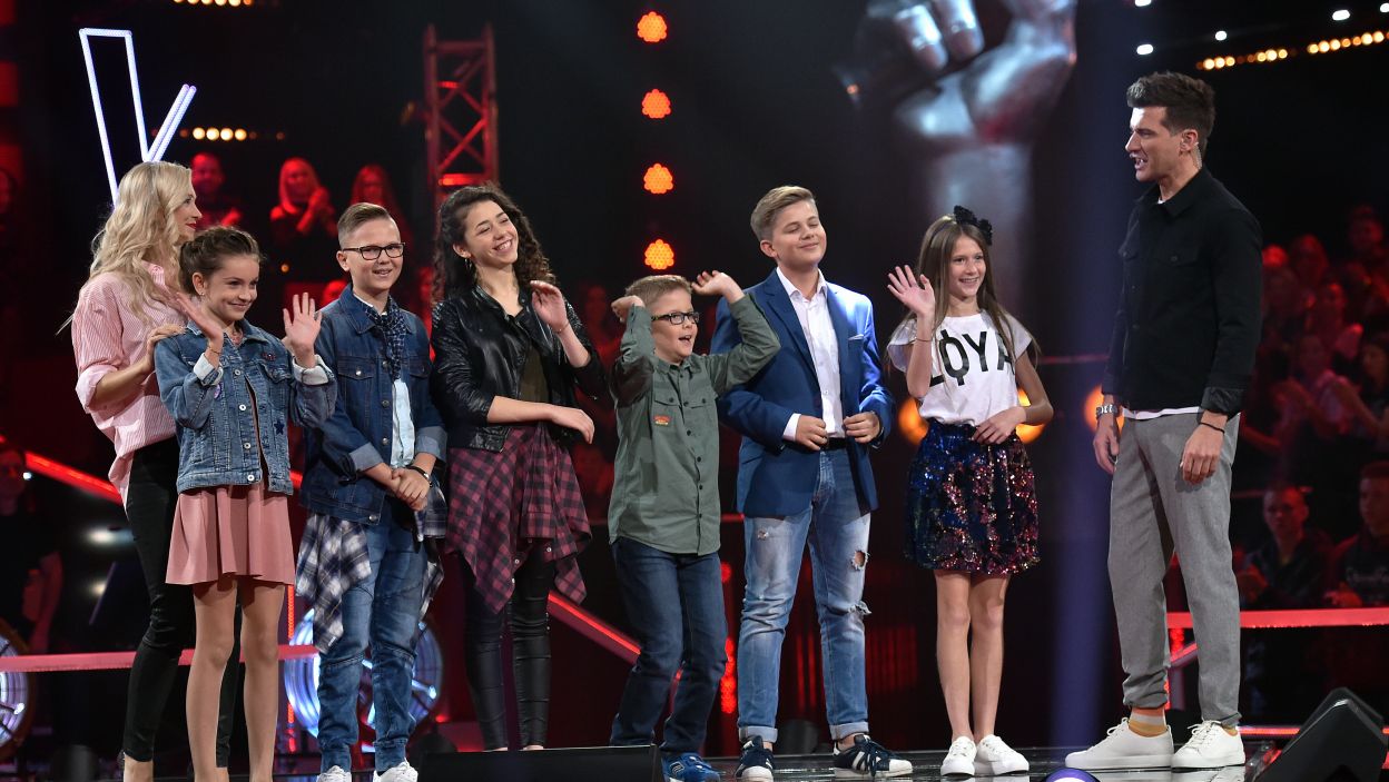 Taki skład finału istniał tylko przez chwilę. Z szóstki najlepszych do finału mogła przejść tylko trójka uczestników. Jednak dzięki temu, mogliśmy jeszcze raz posłuchać ich występów z przesłuchań (Fot. I. Sobieszczuk/TVP)