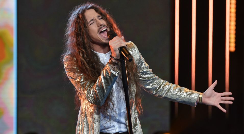 Michał Szpak w rywalizacji pokonał Korteza i w kategorii artysta SuperJedynka trafiła właśnie w jego ręce (fot. Ireneusz Sobieszczuk/TVP)