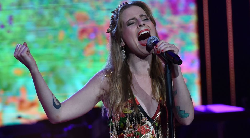 Utwór „Skrzydła” zaprezentowała Marta Zalewska, która jest wokalistką, kompozytorką, autorką tekstów i multiinstrumentalistką (fot. Ireneusz Sobieszczuk)