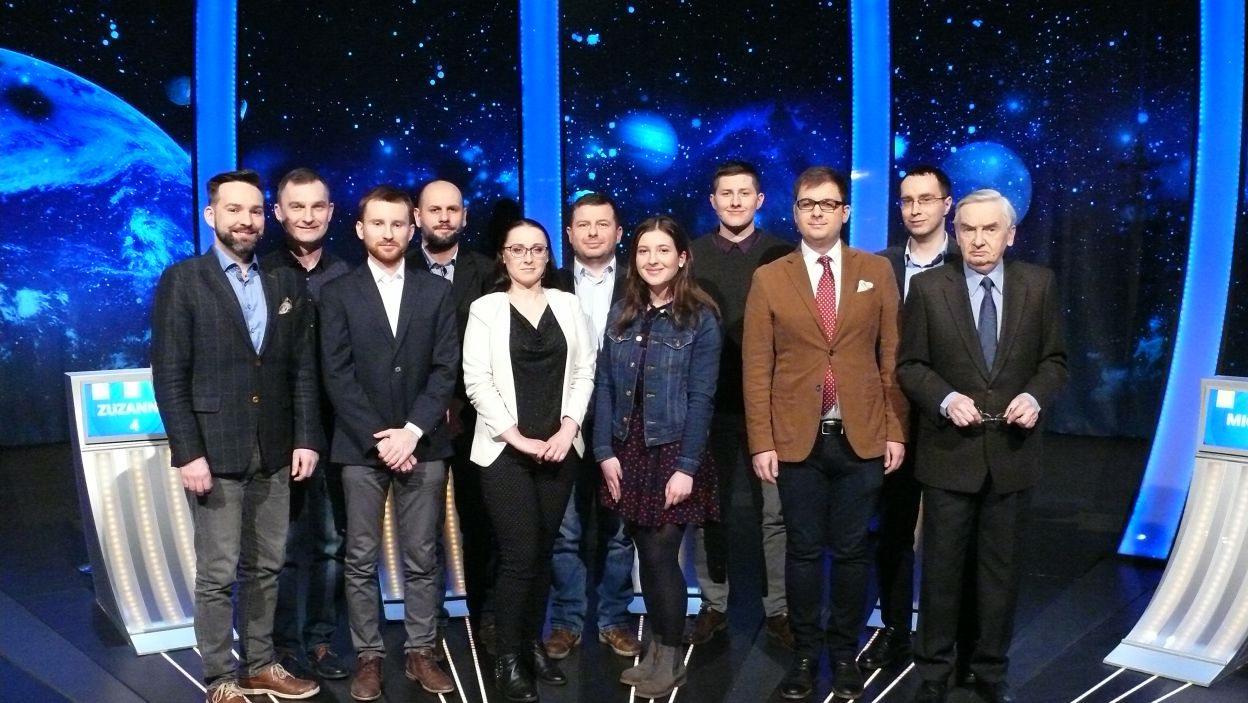 Pamiątkowa fotografia 10 uczestników 9 odcinka 112 edycji