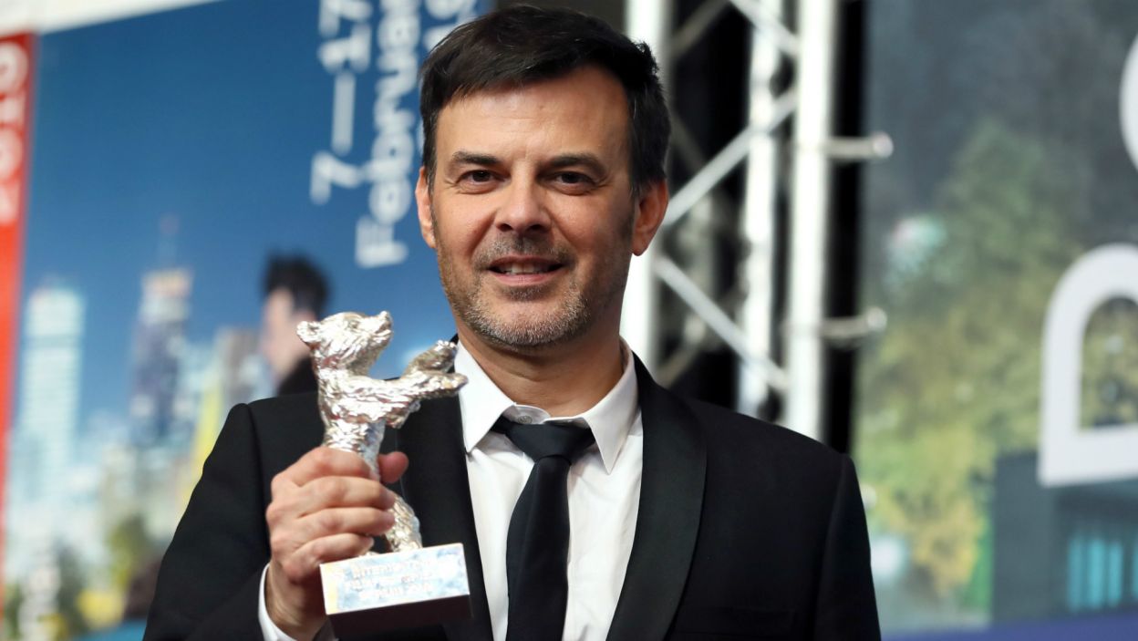 Francois Ozon ze Srebrnym Niedźwiedziem za Grand Jury Prize (fot. EPA/HAYOUNG JEON)