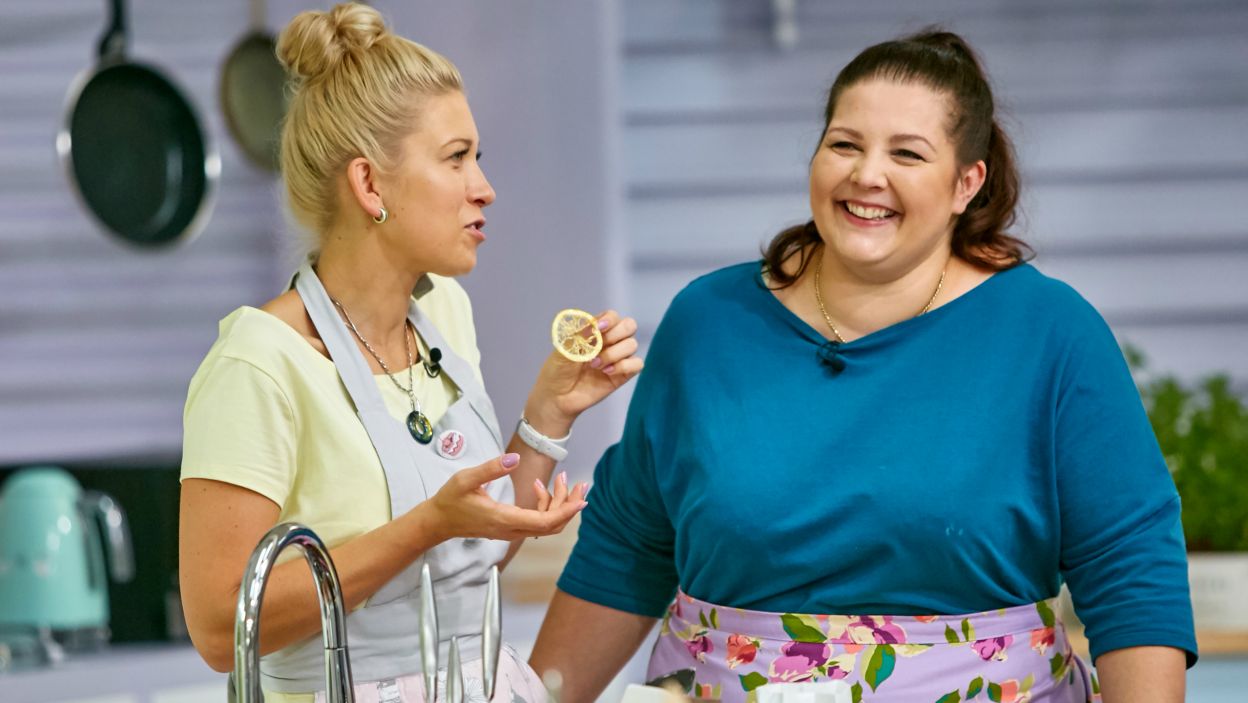 Mimo wszystko, uśmiechu na planie „Bake off” nigdy nie brakuje (fot. TVP)