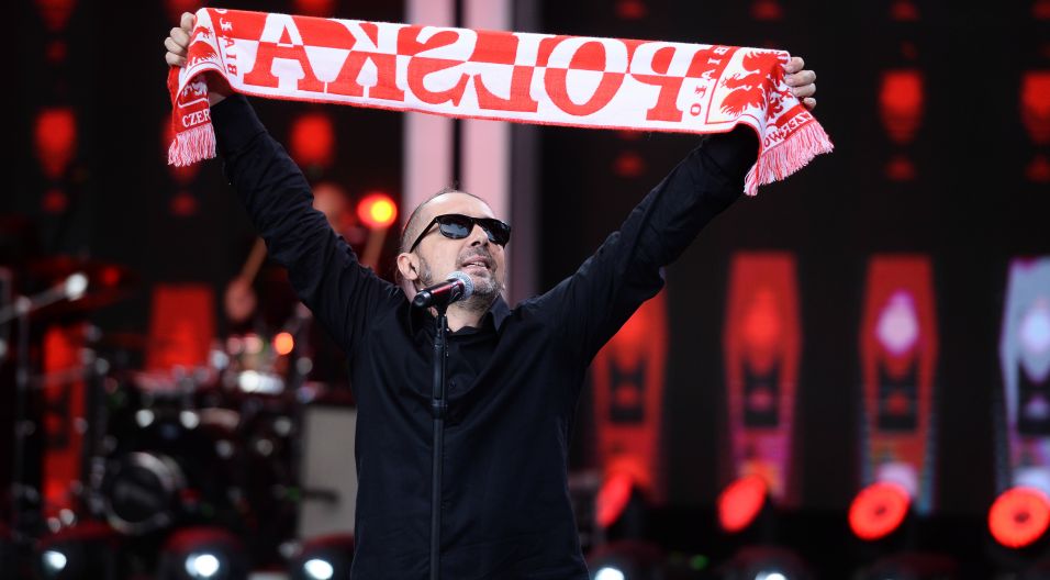 Swoją „Futbolówkę”, którą specjalnie na opolski festiwal zespół zamienił na „Mundialówkę”, przypomnieli muzycy z Golden Life (fot. J. Bogacz/TVP)