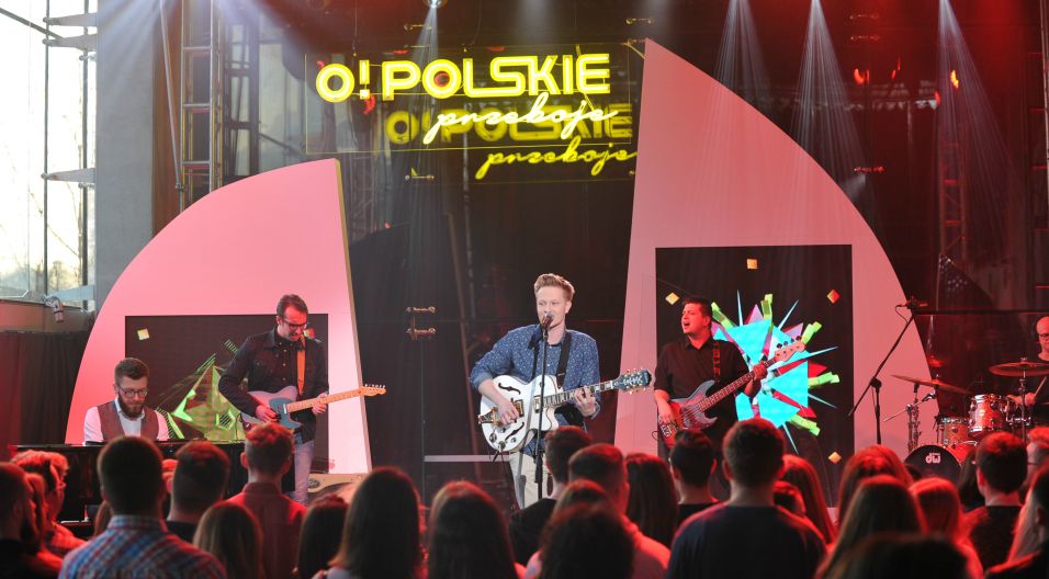 Chłopak z gitarą wyśpiewał prawo występu w opolskim amfiteatrze (fot. Natasza Mludzik/TVP)