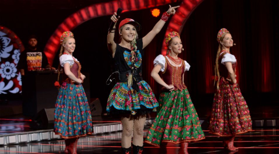 Cleo i dziewczyny z Zespołu Mazowsze odwołały się do słowiańskiego folkloru (fot. I. Sobieszczuk/TVP)