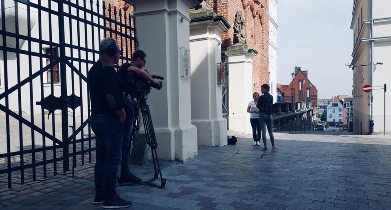 Ekipa programu z rodziną podczas zdjęć w Szczecinie