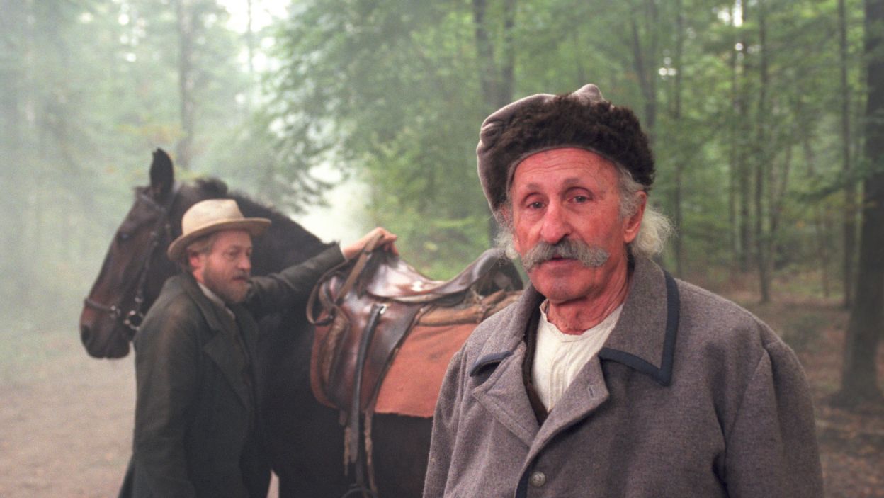 W Polsce zdobył niezliczoną ilość nagród, zarówno za role filmowe jak i teatralne (Kadr z filmu „Syzyfowe prace”, fot. Janusz Sus/Karina Kleszczewska/TVP)