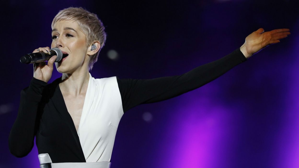 Wielka Brytania: SuRie,Wielka Brytania, kraj należny do tzw. Wielkiej Piątki, a to znaczy, że reprezentant zaśpiewa w finale konkursu (fot. PAP)