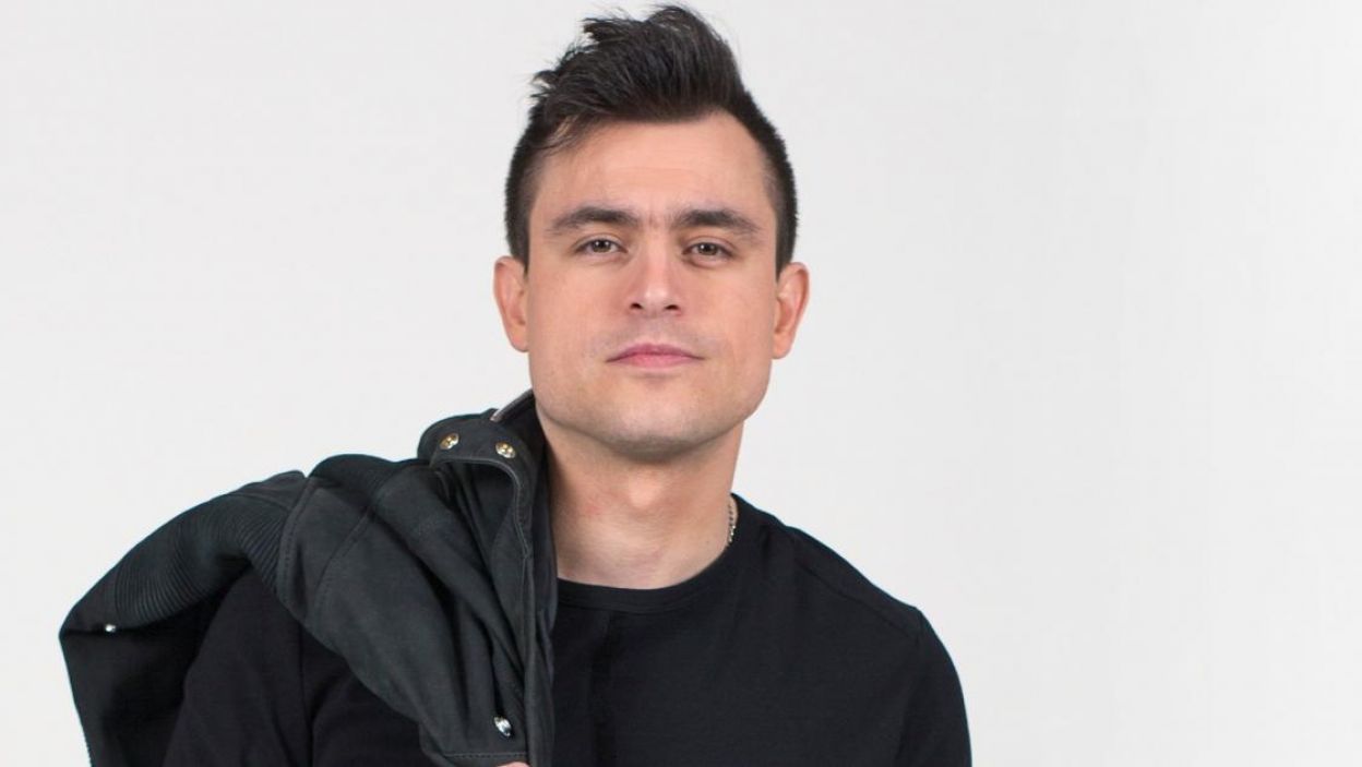 Omar Naber, Słowienia, muzyką zajmuje się od 16. roku życia. Na Eurowizji wykona piosenkę „On My Way” (fot. Eurovision.tv)