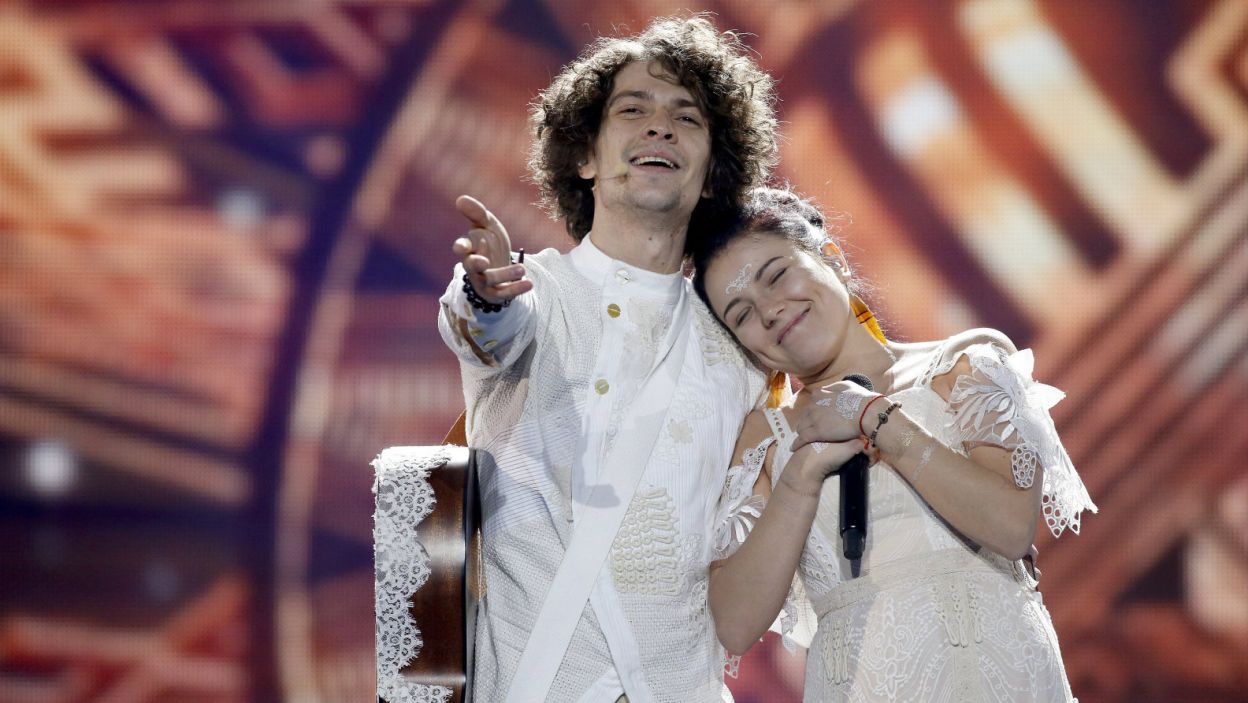 Białoruski duet Naviband śpiewał w ojczystym języku. Taki wybór przyniósł im 17. miejsce w finale (fot. EPA/SERGEY DOLZHENKO)