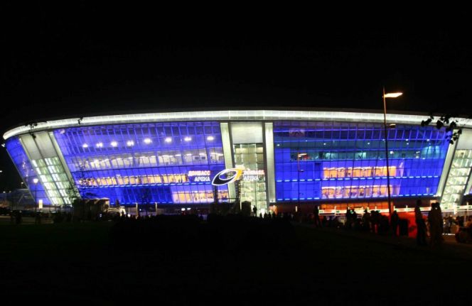 Donbass Arena pod osłoną nocy (fot. PAP/EPA)