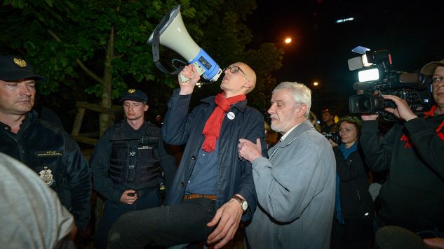 Członkowie KOD podczas manifestacji (fot. arch.PAP/Marcin Obara)