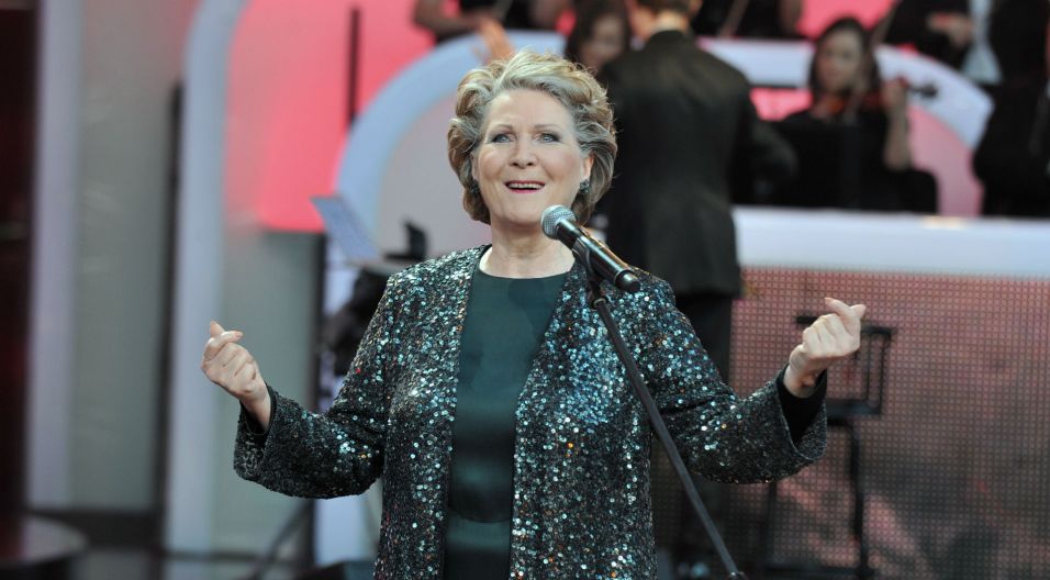 Powrót do minionych dekad rozpoczęła Irena Santor (fot. Jan Bogacz)