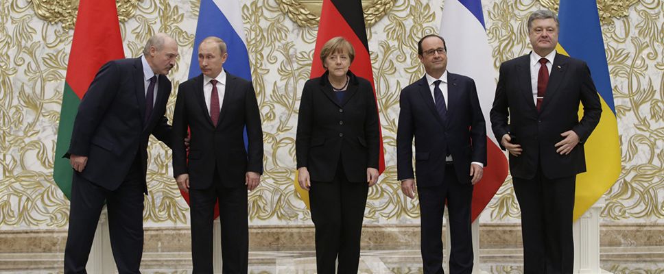 Przywódcy Niemiec, Francji, Ukrainy i Rosji rozmawiają o sposobach zakończenia walk w Donbasie (fot. 	PAP/EPA/TATYANA ZENKOVICH / POOL)