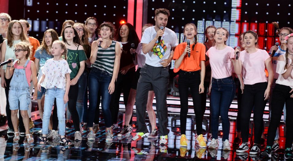 Zespół RUBIK lubi dzielić się nie tylko w piosence „Pół na pół”. Podzielił się także opolską sceną z młodzieżowym chórem, czy przyniosło im to szczęście? (Fot. J. Bogacz/TVP)