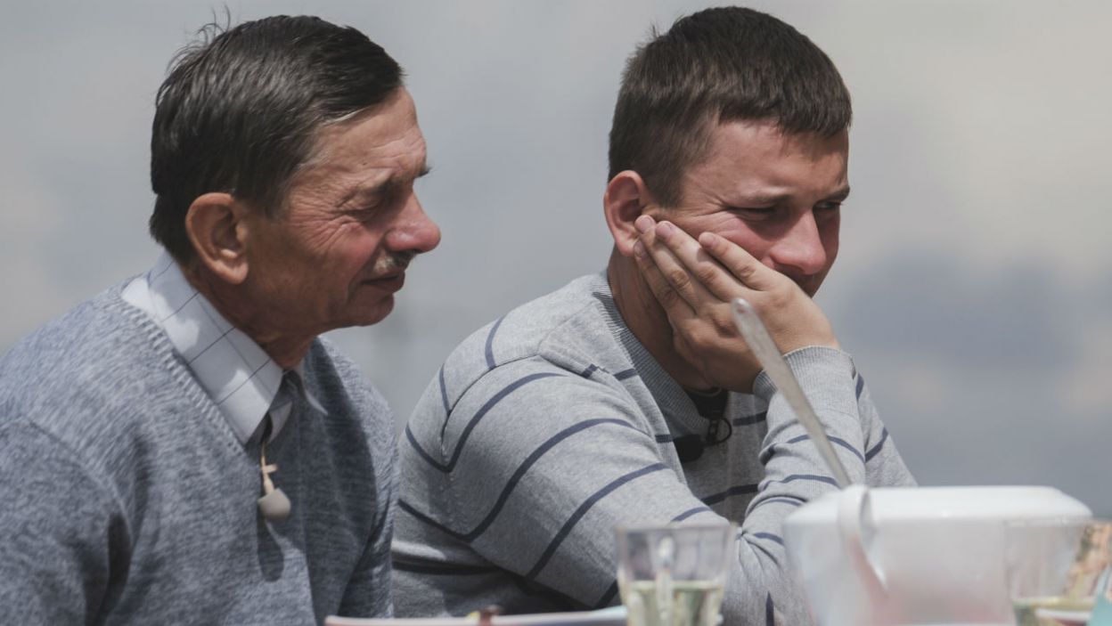 – Kijami jeść? Nie, nie, nie. To nie dla mnie – niestety rolnikowi nie przypadły do gustu ani krewetki, ani sposób ich podania (fot. TVP)