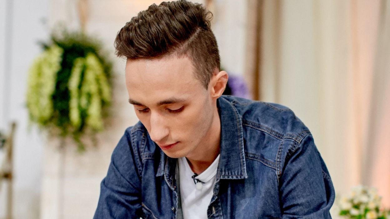 Łukasz Kosielak przygotowuje tiramisu (fot. TVP)