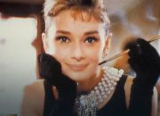 grudzien-z-audrey-hepburn-szarada