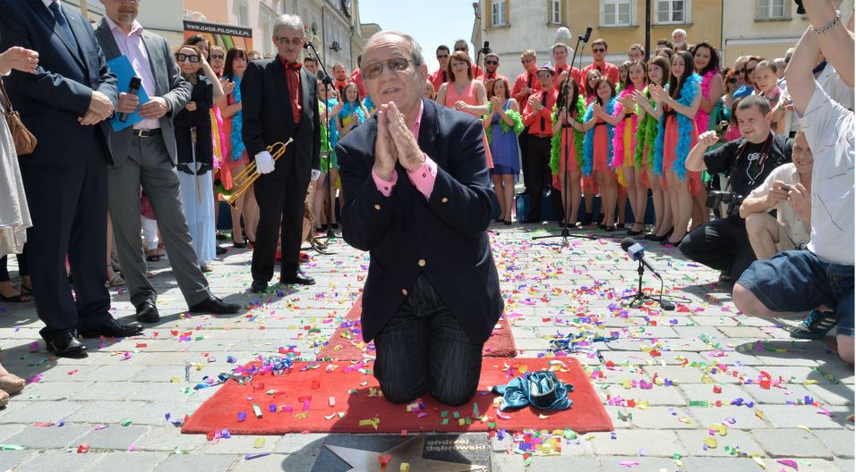 Pan Andrzej szczerze dziękuje sile wyższej (fot. TVP)