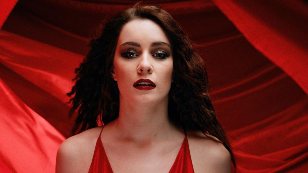 Lucie Jones, Wielka Brytania, Jest aktorką i finalistką „X Factor”. Na Eurowizji wykona utwór „Never Give Up On You” (fot. Eurovision.tv)