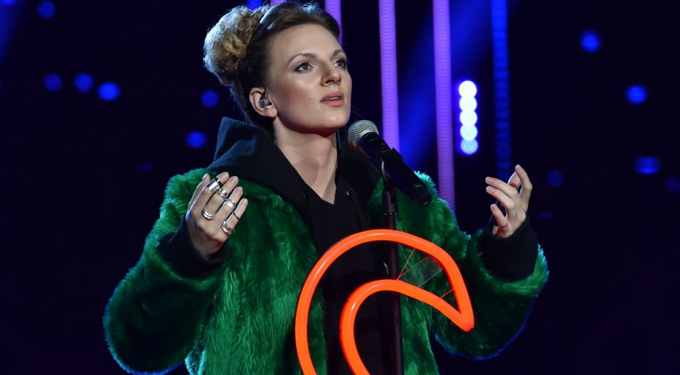 – Traktuje wszystkie wyróżnienia jak drogowskazy w życiu – mówi Sarsa. Piosenkarka została nagrodzona SuperJedynką dla najlepszego artysty w sieci (fot. Ireneusz Sobieszczuk)
