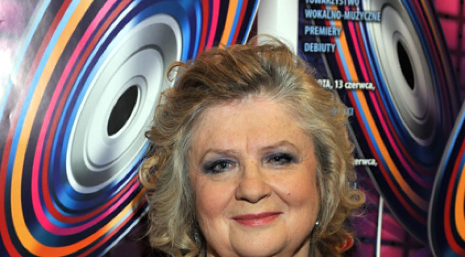 Zjawiskowa i wiosenna Stanisława Celińska podczas premier wyśpiewała nastrojowa rumbę. Fot. TVP