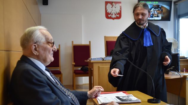 Karol Tendera i radca Szymon Topa (fot. PAP/Jacek Bednarczyk)
