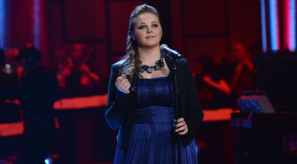 Ola Nizio, zwyciężczyni V edycji „The Voice of Poland”, powraca z utworem „Kuloodporna” (fot.TVP)