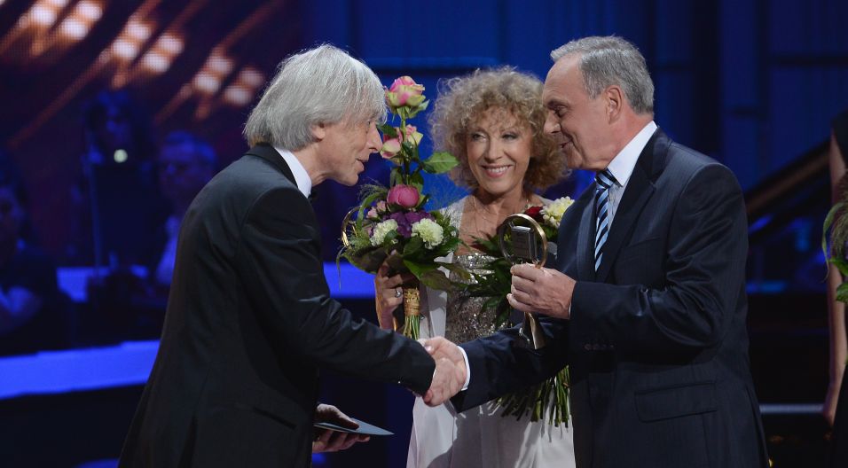Duet absolutnie wyjątkowy i gwarantujący wielkie przeboje. Alicja Majewska i Włodzimierz Korcz otrzymali Złote Mikrofony (fot. I. Sobieszczuk/TVP)