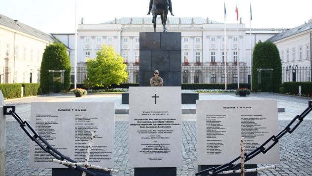 Na zakończenie 79. miesięcznicy przed Pałacem Prezydenckim przemówi prezes PiS Jarosław Kaczyński. (fot. arch.PAP/Leszek Szymański)