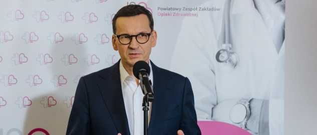 Premier Mateusz Morawiecki w Powiatowym Zespole Zakładów Opieki Zdrowotnej w Czeladzi (fot. Twitter/KPRM)