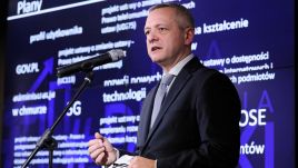 Minister cyfryzacji Marek Zagórski podczas konferencji prasowej pt. „Praca dla Polski” (fot. PAP/Paweł Supernak)