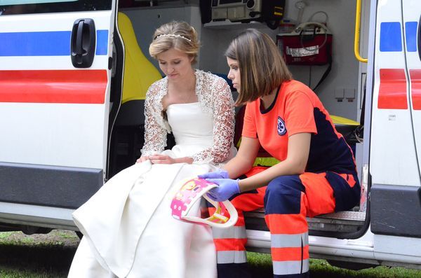 Panna młoda kompletnie się załamie, ale Martyna spróbuje ją pocieszyć. - Strasznie mi wstyd... - Wszystko się jakoś ułoży... Zawsze się jakoś układa! Tymczasem prywatnie, w życiu Kubickiej trudno będzie o „happy end”...