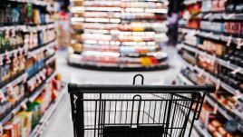 „Zerowa” stawka VAT na żywność zostaje przedłużona (fot. Shutterstock/theshots.co)