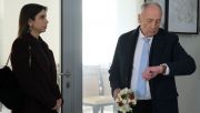 Jerzy będzie zaniepokojony faktem, że Iwona spóźnia się na ich ślub. Fot. Marta Gostkiewicz/ MTL Maxfilm 