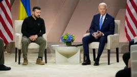 Ukrainian President Volodymyr Zelenskyy (L) and U.S. President Joe Biden (R). Photo: PAP/EPA/CHRIS KLEPONIS / POOL