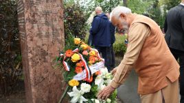 PM Modi laid a wreath at the memorial site in Warsaw to the 'Good Maharaja’ who sheltered WWII Polish children. (Photo: @narendramodi/X)