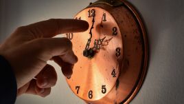 Clocks will go back an hour on Sunday morning. Photo: Lorenzo Di Cola/NurPhoto via Getty Images