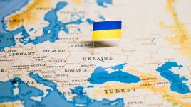 Mówi się nam od dziewięciu miesięcy, że budżety unijne są pozamykane dla Ukrainy - powiedział prof. Gliński (fot. Shutterstock/hyotographics)