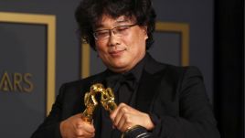 Reżyser „Pasożyta”  Bong Joon-ho z Oscarami (fot.  PAP/Bong Joon-ho)