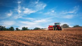 Połączone Rady "chcą przeanalizować potencjalny wpływ Europejskiego Zielonego Ładu na sytuację polskiego rolnictwa (fot. Shutterstock/Valentin Valkov)