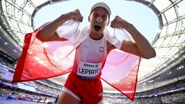 Maciej Lepiato after winning a bronze medal in the high jump. PAP/Polski Komitet Paralimpijski PKPar