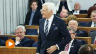 Były premier, europarlamentarzysta Jerzy Buzek (C) (fot. PAP/Leszek Szymański)