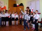 Mikołaj, wnuczek Bożeny Sas, z przedszkolakami na pierwszym występie publicznym w GOK Nowa Wieś Wielka