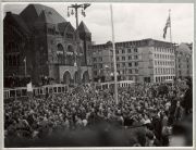 Within hours, around 100,000 people had gathered in the city center. Photo: IPN