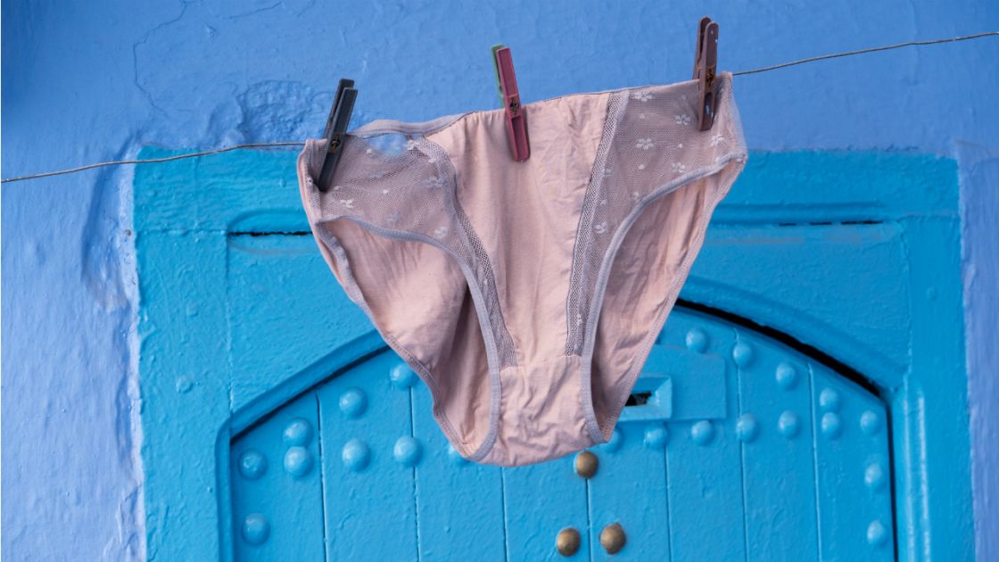 Old underwear. голый взрослый мужчина 50 лет. японские лифчики для детей. пожилые мужчины в нижнем женском белье. Dirty underwear men.