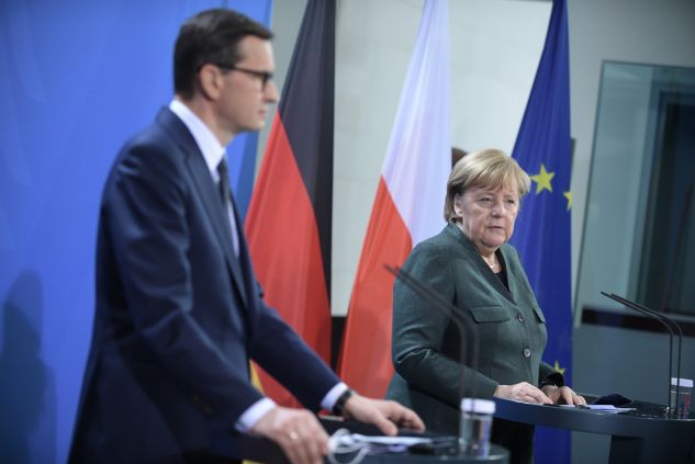 Premier Mateusz Morawiecki i kanclerz Niemiec Angela Merkel podczas konferencji prasowej po spotkaniu w Berlinie (fot. PAP/Marcin Obara)