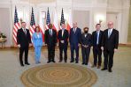 Prezydent Andrzej Duda (L) i przewodnicząca Izby Reprezentantów Stanów Zjednoczonych Nancy Pelosi (2L) podczas spotkania w Pałacu Prezydenckim w Warszawie (fot. PAP/Andrzej Lange)
