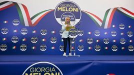 Giorgia Meloni liderka zwycięskiej partii Fratelli d'Italia (fot. EPA/ETTORE FERRARI Dostawca: PAP/EPA)